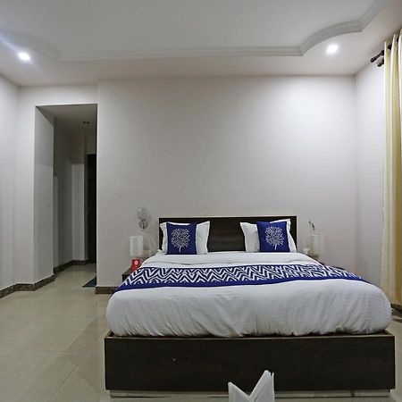 Oyo 4635 Sheetal Hotel Haldwāni Esterno foto