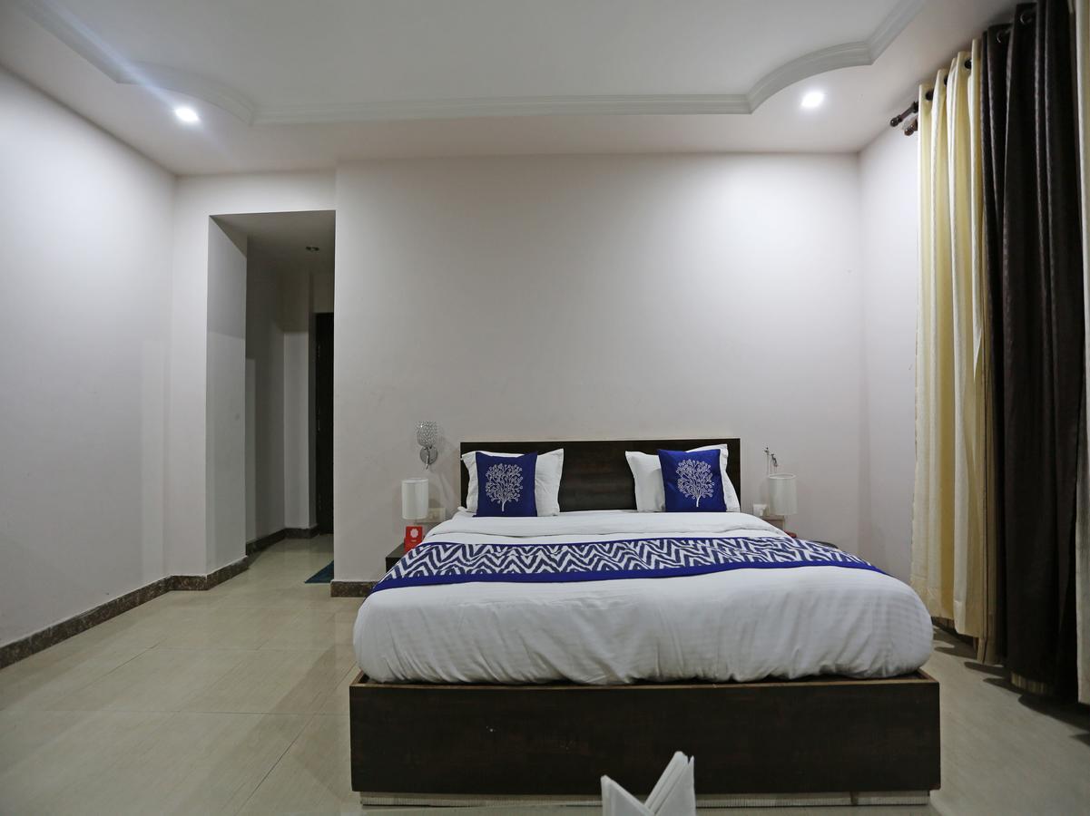 Oyo 4635 Sheetal Hotel Haldwāni Esterno foto