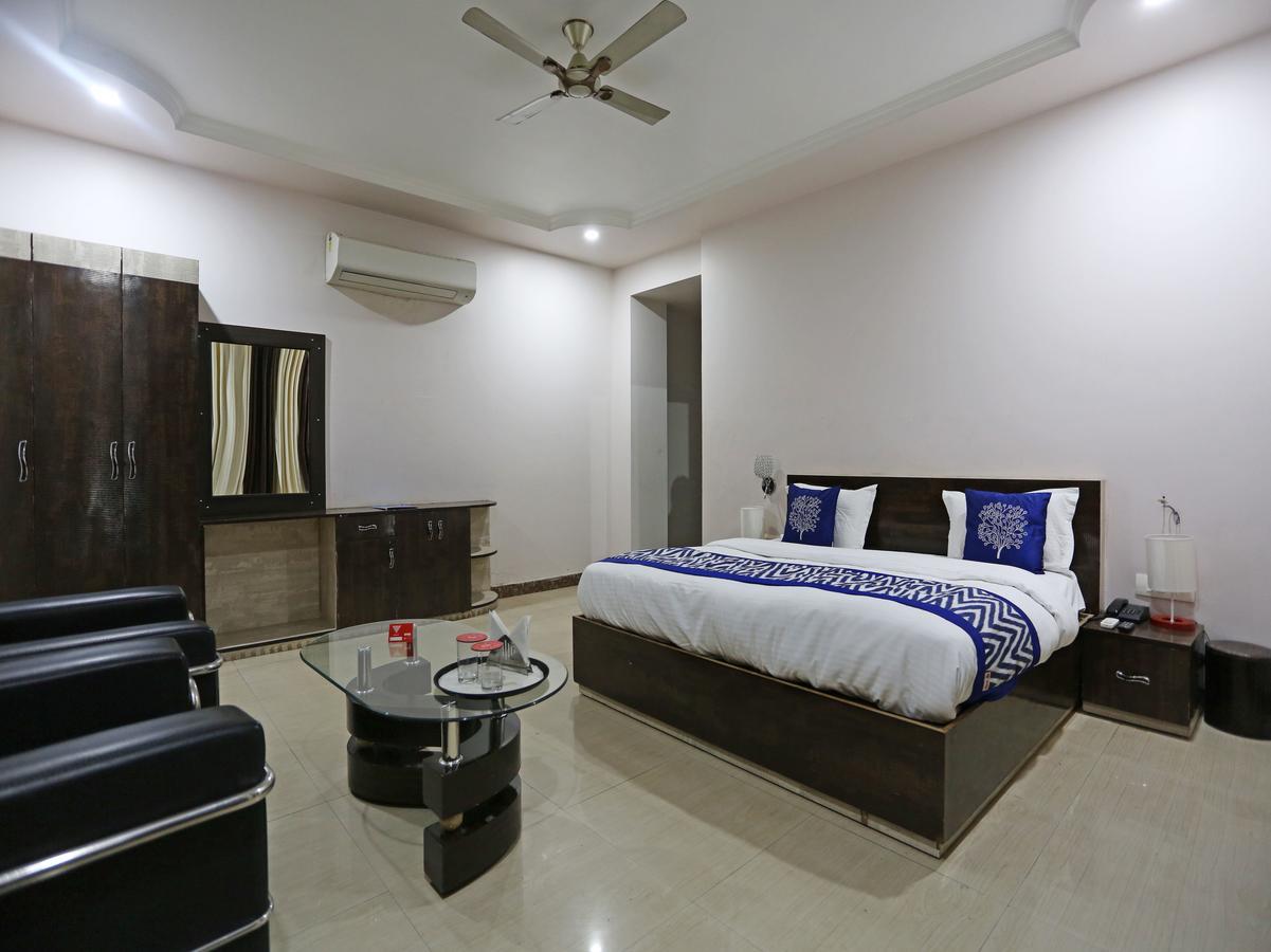 Oyo 4635 Sheetal Hotel Haldwāni Esterno foto