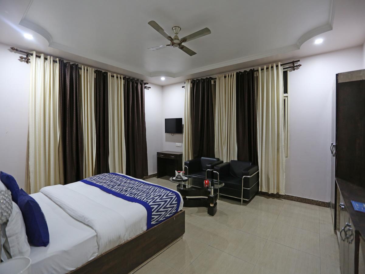 Oyo 4635 Sheetal Hotel Haldwāni Esterno foto