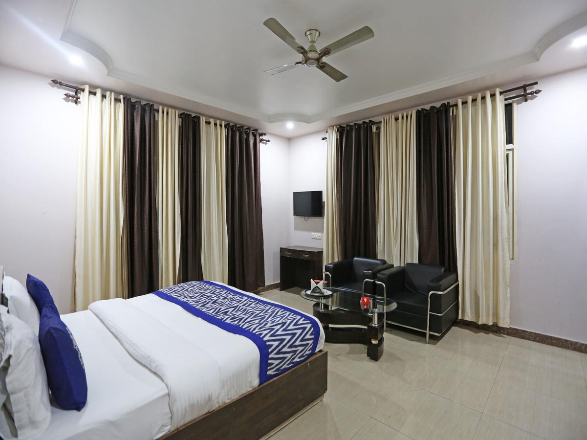 Oyo 4635 Sheetal Hotel Haldwāni Esterno foto